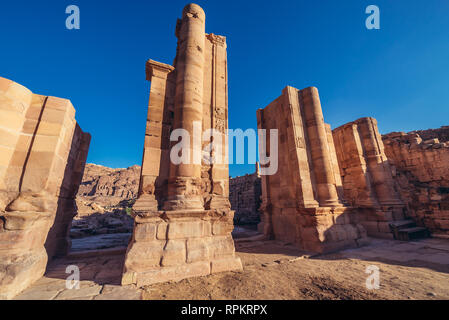 La porte d'Hadrien dans la ville historique de Petra en Jordanie Royaume nabatéen Banque D'Images