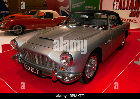 Le 1962 Aston Martin DB4 utilisé par Sir Michael Cain, comme Charlie Croker, à l'Italienne, une exposition spéciale honorer ce film britannique, ionique Banque D'Images