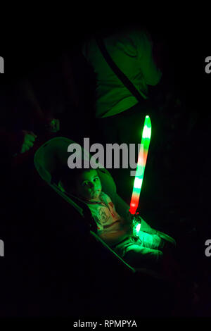 PISA - le 16 juin, le festival Luminara est organisée en l'honneur du saint patron San Ranieri. Bâtiments la nuit le long du fleuve Arno sont éclairées aux chandelles. Banque D'Images