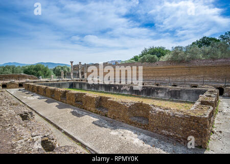 L'eau du bassin hydrographique de Peschiera (étang) dans le Palais d'hiver, Villa Adriana, Tivoli, Italie Banque D'Images