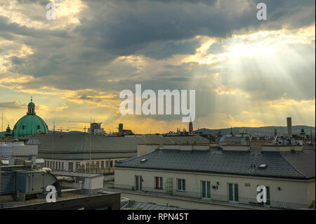 La vista sul Centro di Vienne dal Rooftop bar del hôtel lamée Banque D'Images