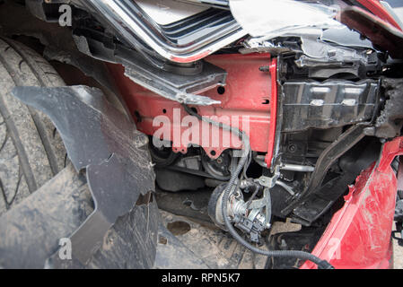 Accident de voiture UK : accident de la route, fermer les dégâts et de détails. Par exemple l'assurance du véhicule. Pas de personnes. Banque D'Images