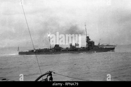 La MARINE ROYALE Leichter Kreuzer Danae-Klasse Danae-Class / Light Cruiser - HMS Dauntless - Escadron de service spécial / La croisière autour du monde 1923 - 1924 Banque D'Images