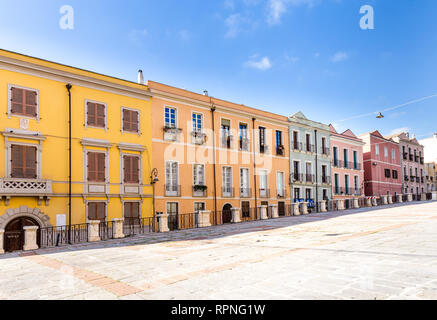 Piazza dell Indipendenza dans la vieille ville de Cagliari en Sardaigne, Italie. Banque D'Images