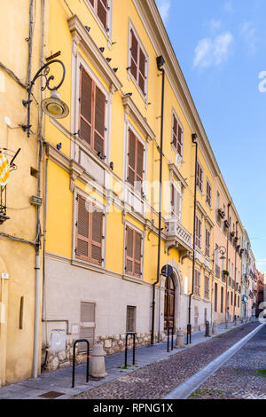 Piazza dell'Indipendenza dans la vieille ville de Cagliari en Sardaigne, Italie. Banque D'Images