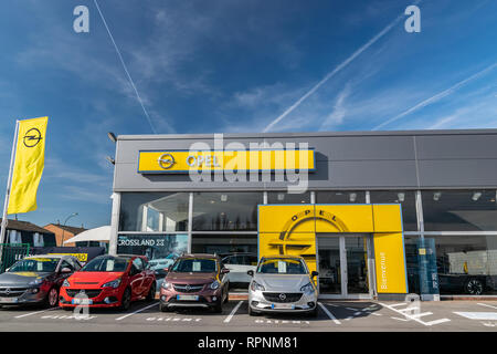 RONCQ, FRANCE-Février 20,2019 : marque Opel concessionnaire magasin. Banque D'Images