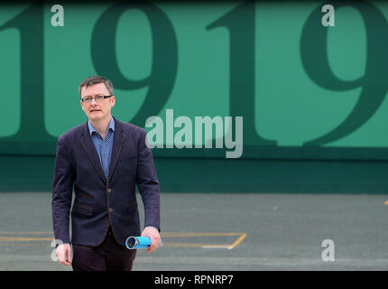 Porte-parole du Sinn Fein Brexit David Cullinane arrive pour un point de presse pour donner le partyÕs réponse à la mise à jour du gouvernement sur la publication du retrait du Royaume-Uni de l'Union européenne (dispositions corrélatives) Bill 2019 à Leinster House à Dublin. Banque D'Images