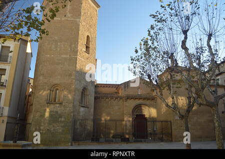 Belle façade principale de l'église du monastère San Pedro l'ancien de Huesca datant dans le XIII siècle. Les paysages, la nature, l'histoire, d'architecture. Dece Banque D'Images