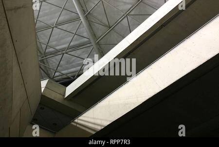 Palau Sant Jordi Arena, Barcelone, Catalogne, Espagne. 22 février 2019. L'architecture en béton et structurée de l'arène de plafond conçu par Arata Iso Banque D'Images