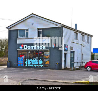 Le magasin local de Domino's Pizza, une branche de la national / international fast food delivery company.Bridgend,S.Wales UK Banque D'Images