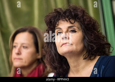 Foto Valerio Portelli/LaPresse 22-02-2019 Roma, Italia Presentazione del libro Europa indentitaria Politica Nella Foto : Elena Fattori, Paola Photo Nugnes Valerio Portelli/LaPresse 22 février 2019 Rome, Italie Présentation du livre Indentitarian l'Europe politique dans le pic : Elena Fattori, Paola Nugnes Banque D'Images