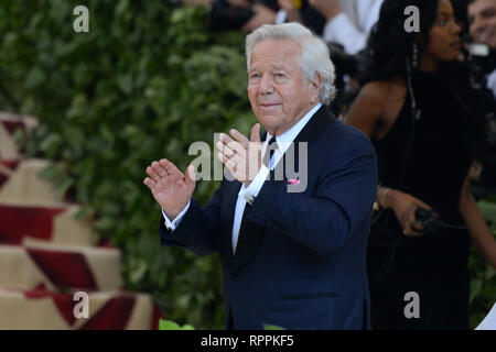 Robert Kraft - The Metropolitan Museum of Art's Costume Institute bénéfice célébrant l'ouverture des corps célestes : mode et l'Imagination Catholique, arrivées, New York, USA - 07 mai 2018 Banque D'Images