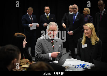 Port Talbot, Pays de Galles, Royaume-Uni. Feb 22, 2019. Son Altesse Royale le Prince de Galles visite l'école primaire Ysgol mcg Brombil à Port Talbot, Pays de Galles, où il a rencontré des étudiants sur le Prince's Trust atteindre comme la houle qu'aux élèves, du personnel et des dignitaires. Crédit : Robert Melen/Alamy Live News Banque D'Images