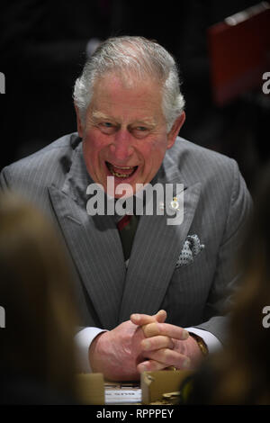 Port Talbot, Pays de Galles, Royaume-Uni. Feb 22, 2019. Son Altesse Royale le Prince de Galles visite l'école primaire Ysgol mcg Brombil à Port Talbot, Pays de Galles, où il a rencontré des étudiants sur le Prince's Trust atteindre comme la houle qu'aux élèves, du personnel et des dignitaires. Crédit : Robert Melen/Alamy Live News Banque D'Images