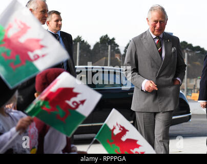 Port Talbot, Pays de Galles, Royaume-Uni. Feb 22, 2019. Son Altesse Royale le Prince de Galles visite l'école primaire Ysgol mcg Brombil à Port Talbot, Pays de Galles, où il a rencontré des étudiants sur le Prince's Trust atteindre comme la houle qu'aux élèves, du personnel et des dignitaires. Crédit : Robert Melen/Alamy Live News Banque D'Images