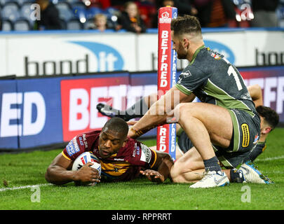 Février 2019, John Smiths Stadium, Huddersfield, Angleterre ; Betfred Super League rugby, Huddersfield Giants contre Warrington Wolves ; Jermaine McGillvary de Huddersfield Giants score dans la 37e minute pour le rendre 4-16 Banque D'Images