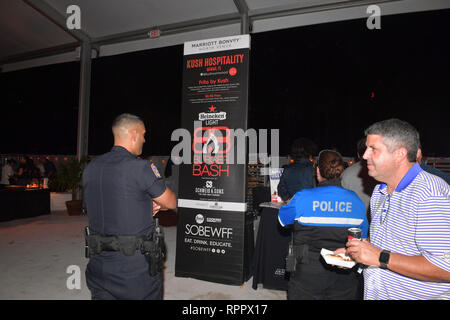 Beavh de Miami, Floride, USA. 22 févr. 2019. Atmosphère à la South Beach Wine & Food Festiva BURGER BASH le 22 février 2019 à Miami Beach, Floride. Personnes : Atmosphère tempêtes Crédit : Media Group/Alamy Live News Banque D'Images