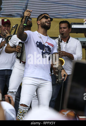 Caracas, Venezuela. Feb 22, 2019. Maluma, au cours de la ''Venezuela vit de l'aide'' concert, organisé pour recueillir des fonds pour les efforts de secours vénézuélienne à la tête de l'Tienditas pont International à Bogotá, Colombie, le 22 février 2019. Le Venezuela's politique acharnée se métamorphose en une bataille des groupes le vendredi, avec le gouvernement et l'opposition duels concerts pop avant d'un week-end sur l'épreuve d'entrée de l'aide alimentaire et médicale. Credit : Elyxandro Cegarra/ZUMA/Alamy Fil Live News Banque D'Images