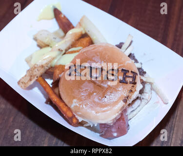 Beavh de Miami, Floride, USA. 22 févr. 2019. Atmosphère à au South Beach Wine & Food Festival : BURGER BASH le 22 février 2019 à Miami Beach, Floride. Personnes : Atmosphère tempêtes Crédit : Media Group/Alamy Live News Banque D'Images