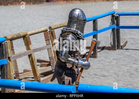 Victoria, Australie. 23 févr. 2019. Les Loups de l'Ouest - pleine force de combat médiéval-23 Février 2019 - Kryal Castle, Ballarat, Victoria, Australie.full contact, toute la force, la lutte contre les armes de l'acier comme rien que vous avez jamais vu auparavant, comme les gars de l'AMCF (Fédération Australienne de combat médiéval ) s'affrontent pour se préparer pour les championnats du monde dans certains des plus intenses combats que vous aurez jamais témoin. Credit : brett keating/Alamy Live News Banque D'Images