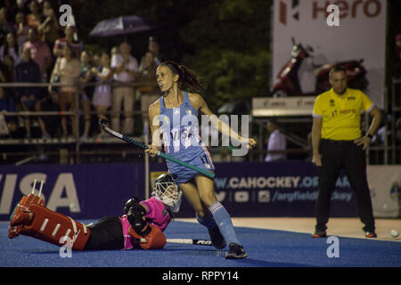 Buenos Aires, capitale fédérale, l'Argentine. Feb 22, 2019. Aujourd'hui, le vendredi 22 février, l'équipe féminine de hockey de l'Argentine, ''Las'' Adnani, a maintenu l'invaincu en tirant 2 buts avec l'équipe nationale allemande (5ème au classement mondial) après avoir battu la Belgique et fixé à l'égard des États-Unis. Les Argentins (4e au classement mondial) atteint un point supplémentaire en gagnant en droit pénal 4 buts par 3. Leur prochain défi sera ce dimanche 24 février contre l'équipe hollandaise. Le match entre les équipes de l'Argentine de l'Argentine contre l'Allemagne a été suspendu en raison de la forte tempête qui b Banque D'Images