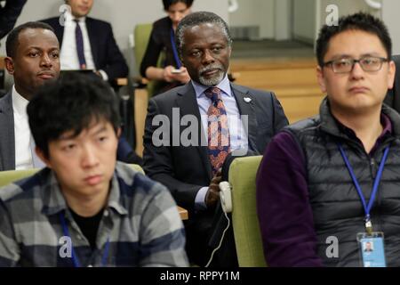 Organisation des Nations Unies, New York, USA, le 22 février 2019 - Parfait Onanga-Anyanga, Représentant spécial du Secrétaire général et chef de l'ONU Mission multidimensionnelle intégrée pour la stabilisation en République centrafricaine (MINUSCA) au cours de la presser par Smaïl Chergui, commissaire de l'Union africaine pour la paix et la sécurité, et Jean-Pierre Lacroix, Secrétaire général adjoint aux opérations de paix du Ministère sur la République centrafricaine en tant qu'invités du point de presse aujourd'hui au siège des Nations Unies à New York. Photo : Luiz Rampelotto/EuropaNewswire dans le monde d'utilisation | Banque D'Images
