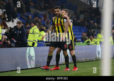 Cardiff, Wales, UK. 22 févr. 2019. Troy Deeney de Watford (9) célèbre après qu'il marque son 5ème but d'équipes. Premier League match, Cardiff City v Watford au Cardiff City Stadium le vendredi 22 février 2019. Ce droit ne peut être utilisé qu'à des fins rédactionnelles. Usage éditorial uniquement, licence requise pour un usage commercial. Aucune utilisation de pari, de jeux ou d'un seul club/ligue/dvd publications. Photos par Andrew Andrew/Verger Verger la photographie de sport/Alamy live news Banque D'Images