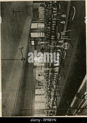 . Journal officiel de l'Association des anciens patients. Collège de pharmacie de la ville de New York ; Pharmacologie. . Veuillez noter que ces images sont extraites de la page numérisée des images qui peuvent avoir été retouchées numériquement pour plus de lisibilité - coloration et l'aspect de ces illustrations ne peut pas parfaitement ressembler à l'œuvre originale.. Collège de pharmacie de la ville de New York. Association des anciens. New York : Association des anciens élèves au Collège de pharmacie de la ville de New York Banque D'Images