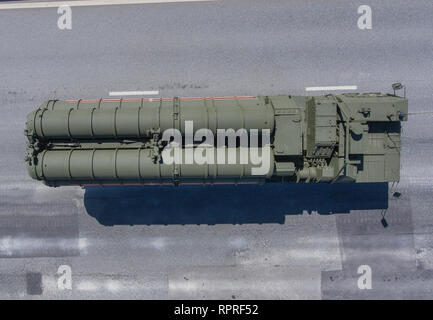 Moscou, 9 mai 2018. S-400 Triumf sur le châssis du véhicule de lancement de MZKT-543M renvoie de la Place Rouge après la victoire Day Parade, vue du dessus. Banque D'Images