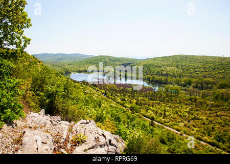 Vue de dessus du lac karstique Doberdò del Lago, Italie Banque D'Images