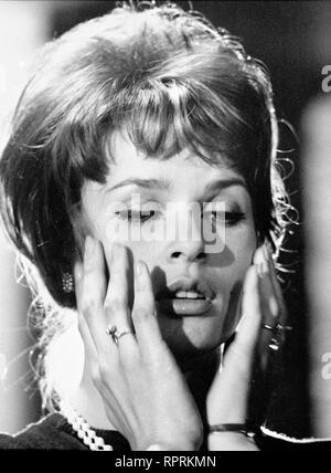 DAS TESTAMENT DES DR. MABUSE Deutschland 1962 Werner Klingler Bild : Senta Berger als Nelly, Aufnahme aus 'Das Testament des Dr. Mabuse', 1962 Banque D'Images