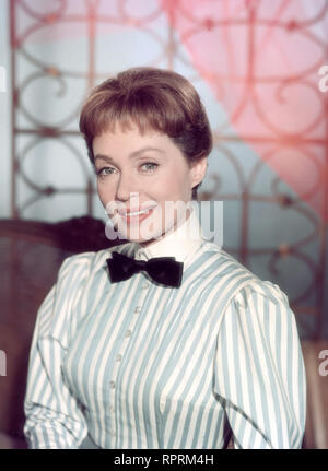 MÄDCHEN IN UNIFORM / BRD 1958 / Geza von Radvanyi / LILLI PALMER als Elisabeth von Bernburg dans 'Mädchen en uniforme", 1958. Studioportrait. A.Grimm Banque D'Images