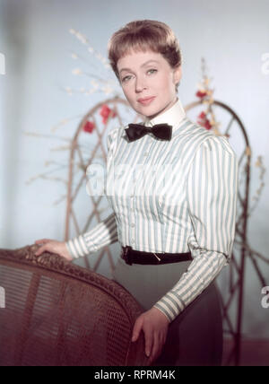 MÄDCHEN IN UNIFORM / BRD 1958 / Geza von Radvanyi / LILLI PALMER als Elisabeth von Bernburg dans 'Mädchen en uniforme", 1958. Studioportrait. A.Grimm Banque D'Images