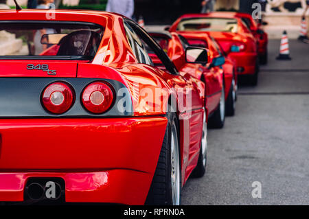 Ferrari montrent que 8 octobre 2016 à La Valette, Malte. Vue arrière de Ferraries rouge près de Grand Hotel Excelsior Banque D'Images