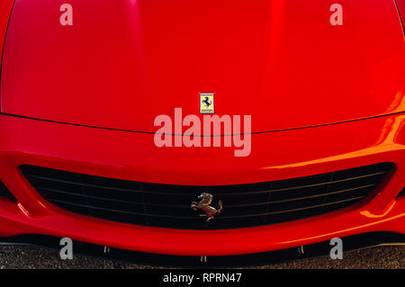 Ferrari montrent que 8 octobre 2016 à La Valette, Malte, près de Grand Hotel Excelsior. Capot de rouge Ferrari Banque D'Images