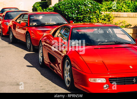 Ferrari montrent que 8 octobre 2016 à La Valette, Malte. Vue avant du Ferraries rouge près de Grand Hotel Excelsior Banque D'Images