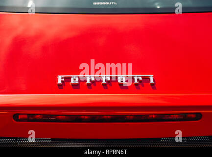 Ferrari montrent que 8 octobre 2016 à La Valette, Malte. Avis de tronc de rouge Ferrari près de Grand Hotel Excelsior Banque D'Images