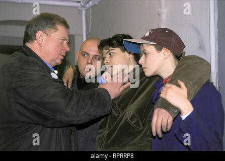 DR. SOMMERFELD - NEUES VOM BÜLOWBOGEN / 195. Flugversuche D 2001 / RAINER HUNOLD, PAUL Maass, NICOLAS ARTAJO, KATHLEEN FIEDLER / Überschrift : DR. SOMMERFELD - NEUES VOM BÜLOWBOGEN / D 2001 Banque D'Images