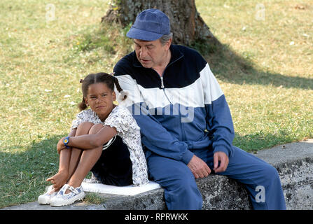 UNSER OPA IST DER BESTE / AUT 1996 / Helmuth Lohner REBECCA HORNER (Samantha), OTTO SCHENK (Franz Sedlak) 39947#  / Überschrift : UNSER OPA IST DER BESTE / AUT 1996 Banque D'Images