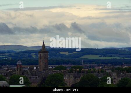 Chapelle du Collège St Salvators Tower, et St Andrews sur l'apparence d'un matin d'été. Fife, Scotland, UK. Banque D'Images