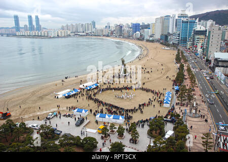 Le JeongwolDaeboruem la veille du Nouvel An lunaire en événement Plage Gwangalli, Busan, Corée du Sud, Asie Banque D'Images