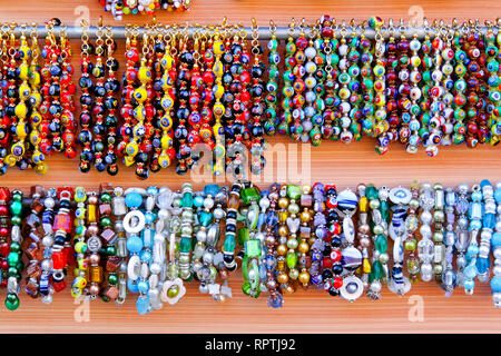 Ligne de colliers et bracelets de verre de Murano Banque D'Images