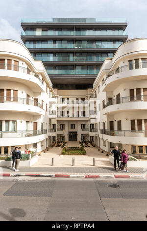 Israël, Tel Aviv - 15 Février 2019 : Hayarkon 96 bâtiment du Bauhaus qui a été prolongé de 6 étages, conçu par les architectes Orian Bar Banque D'Images
