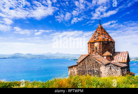 Vue panoramique d'une vieille église de Sevanavank Sevan en Arménie Banque D'Images