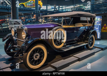 RIGA, Lettonie - 18 Février 2019 : 1928 12/50 dans la Selve Riga Motor Museum Banque D'Images