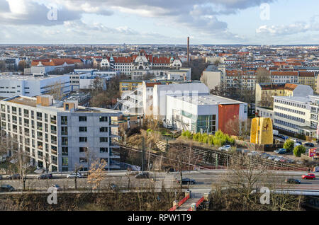 Berlin, Allemagne - 11 Février 2019 : La vue de la tour de Flak sur l'Humboldthain avec le Humboldsteg Gesundbrunnen district, Boettgerstrasse Banque D'Images