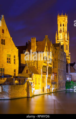 Quai du Rosaire à Bruges la nuit, Belgique Banque D'Images