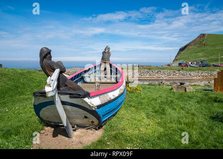 L 'Repus" une pêche restauré par le coble plage à Skinningrove, North Yorkshire, Angleterre. Banque D'Images