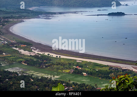 Vue côtière aérienne, Ciletuh-Palabuhanratu geopark, Java ouest, Indonésie Banque D'Images