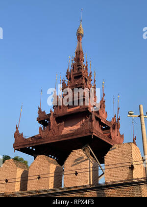 Bastion sur les murs entourant le palais de Mandalay, Myanmar, Mandalay Banque D'Images